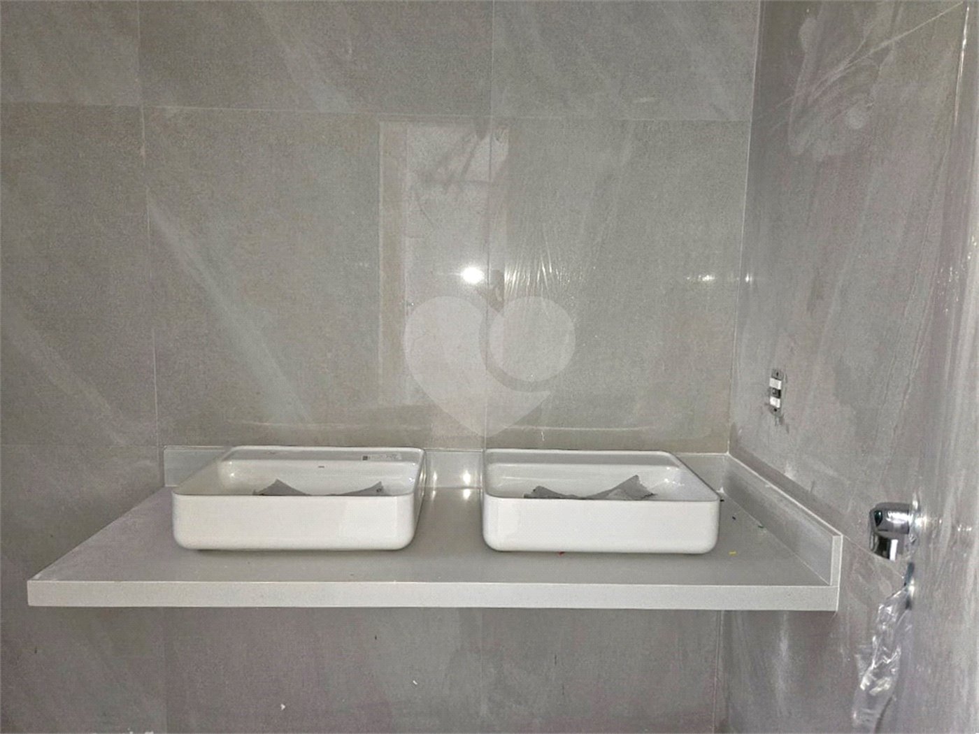Casa à venda com 4 suítes no condomínio Venezia, São Paulo - SP