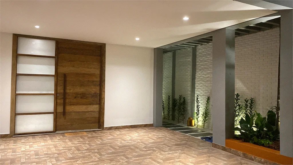 Sobrado à venda com 4 suítes em Vila Inah, São Paulo, SP