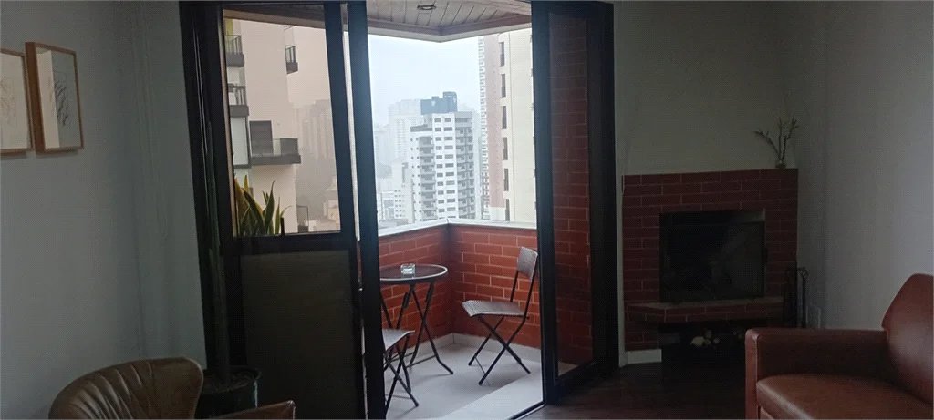 Apartamento à venda com 3 quartos, sendo 1 suíte,  em Vila Andrade, São Paulo, SP