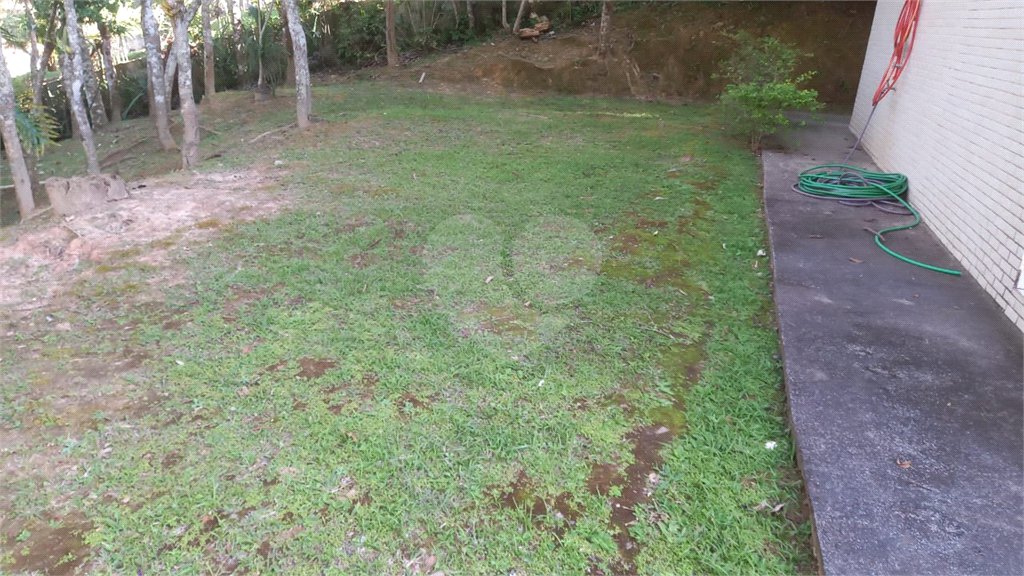 Casa à venda com 4 quartos, sendo 2 suítes, no condomínio Cinco Lagos, Mairiporã - SP