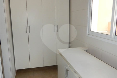 Casa à venda com 3 suítes no condomínio Recanto dos Paturis, Vinhedo - SP
