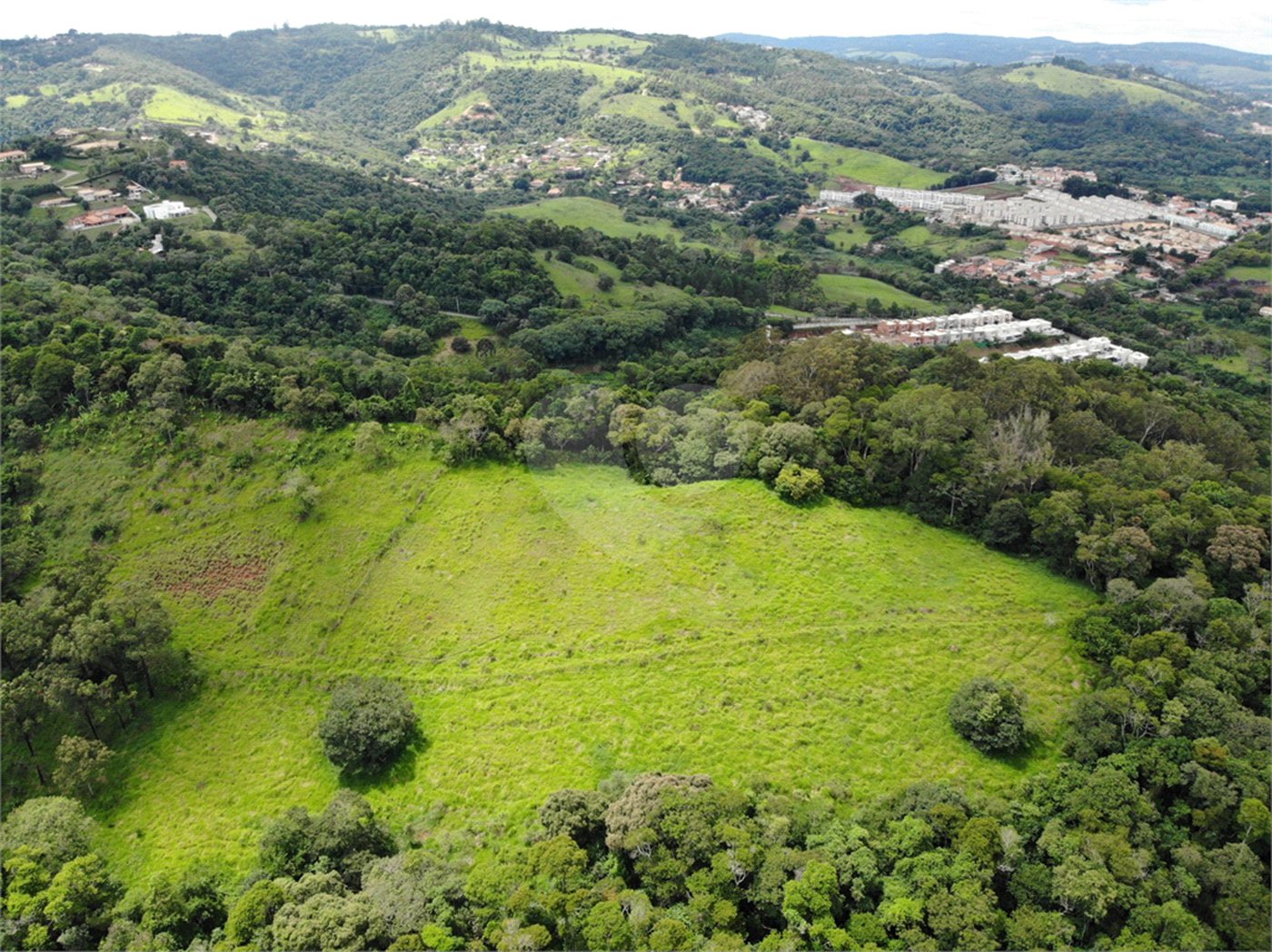 Sítio à venda com 3 quartos, sendo 1 suíte, em Bairro do Cambará, São Roque, SP