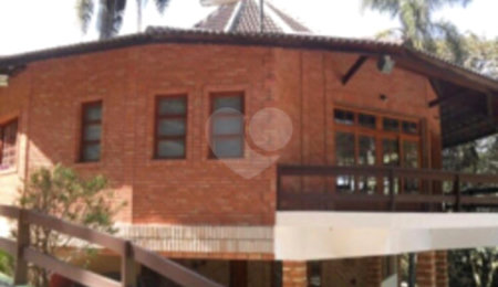 Sobrado à venda ou para alugar com 4 suítes em Serra da Cantareira, Mairiporã, SP