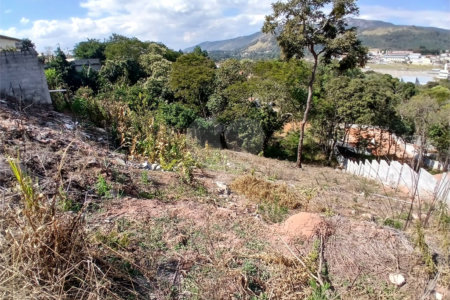 Terreno com 1000 m² à venda no Jardim Estância Brasil, com vista para a Pedra Grande