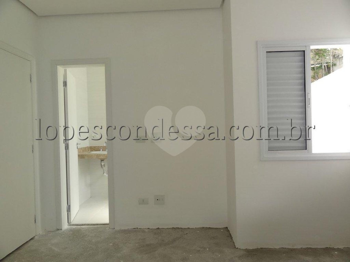 Sobrado à venda com 3 suítes em Horto, São Paulo, SP
