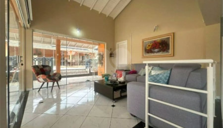 Casa à venda com 3 quartos, sendo 1 suíte,  no condomínio Residencial Delle Stelle, Louveira - SP