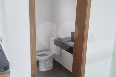 Sobrado à venda com 3 quartos, sendo 1 suíte, em Vila São Paulo, São Paulo, SP