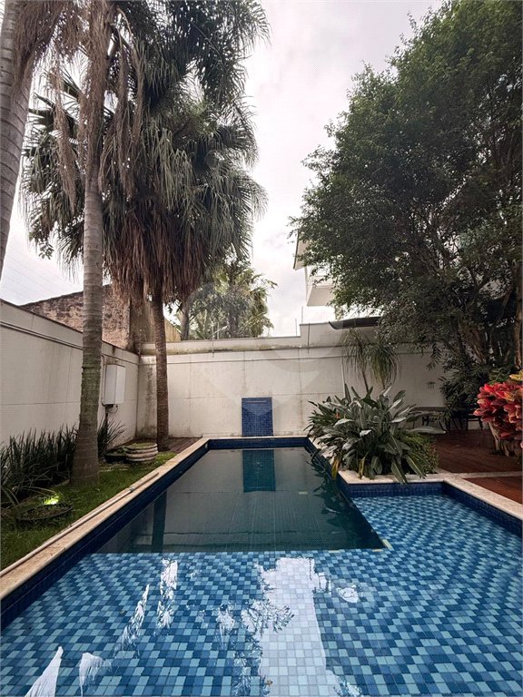 Sobrado à venda com 4 suítes em Jardim Floresta, São Paulo, SP