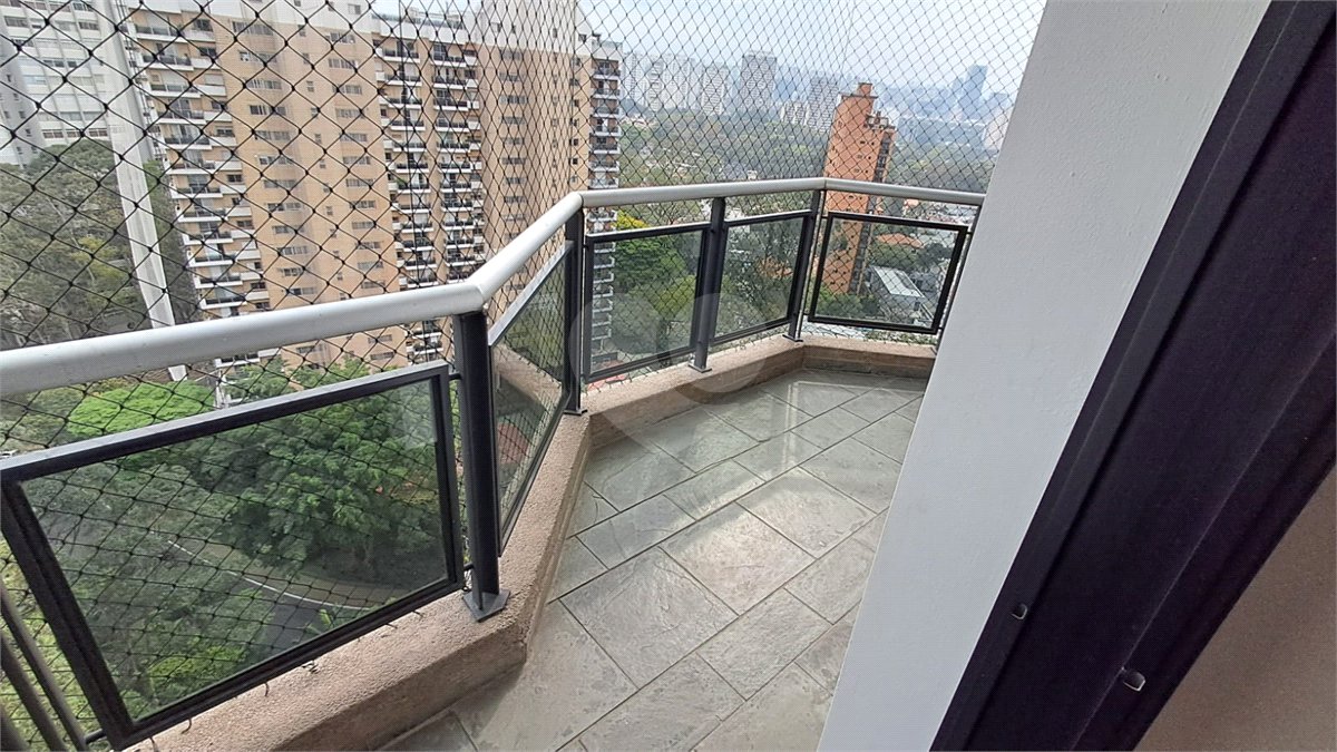 Apartamento para alugar com 4 quartos, sendo 3 suítes, em Santo Amaro, São Paulo, SP