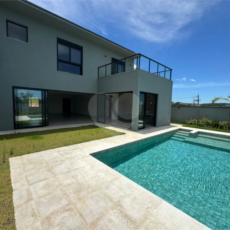 Casa à venda com 4 suítes no condomínio Villas do Golf, Itu - SP