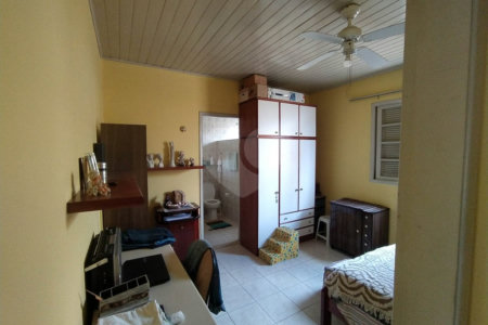 Casa à venda com 6 quartos, sendo 2 suítes, em Chora Menino, São Paulo, SP