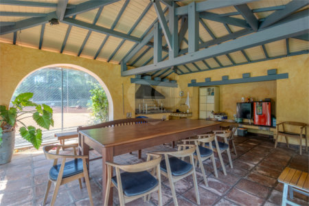 Casa à venda com 6 quartos, sendo 2 suítes, no condomínio Chácara Flora, São Paulo - SP
