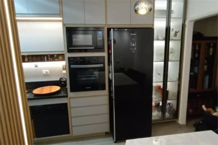 Lindo sobrado a venda em condomínio fechado, no Jardim das Palmas, com 3 dormitórios, sendo uma suíte