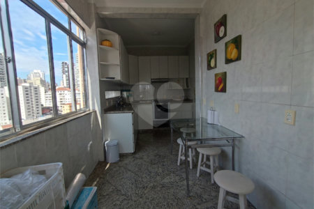 Apartamento para venda e locação na Aclimação de 108m² com 2 dormitórios e 2 banheiros, varanda