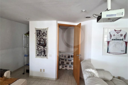 Cobertura à venda com 3 quartos, sendo 1 suíte, em Cidade São Francisco, São Paulo, SP
