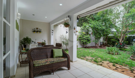 Casa à venda ou para alugar com 4 quartos, sendo 2 suítes,  em Ibirapuera, São Paulo, SP