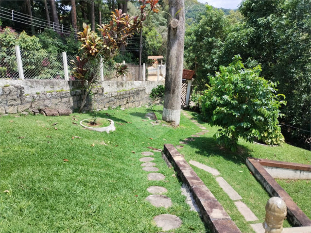 Casa à venda com 4 quartos, sendo 2 suítes,  no condomínio Cinco Lagos, Mairiporã - SP