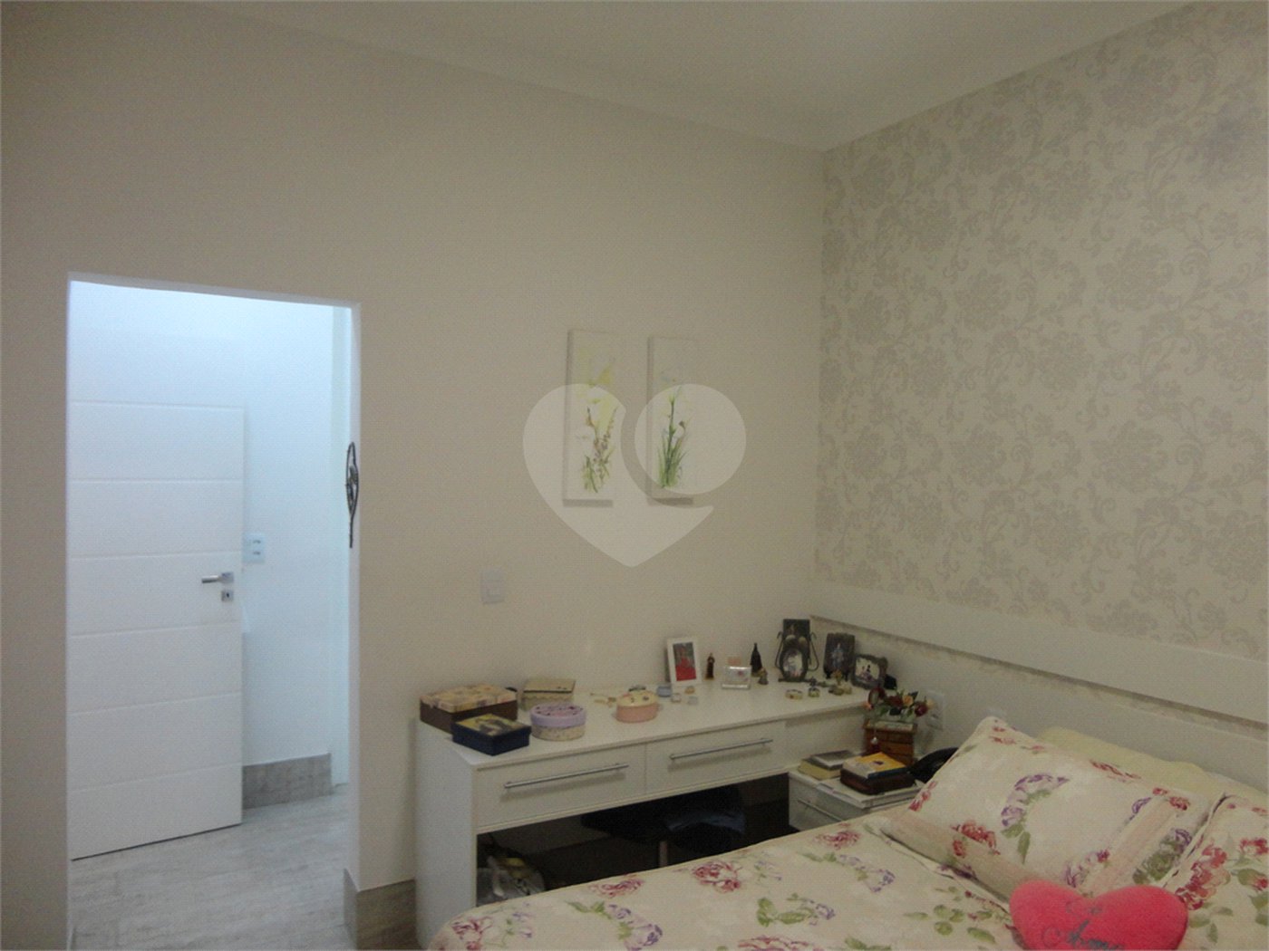 Casa à venda com 3 quartos, sendo 2 suítes, no condomínio Águas da Serra, Valinhos - SP