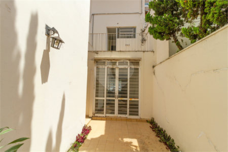 Sobrado à venda com 3 quartos, sendo 1 suíte, em Vila Olímpia, São Paulo, SP