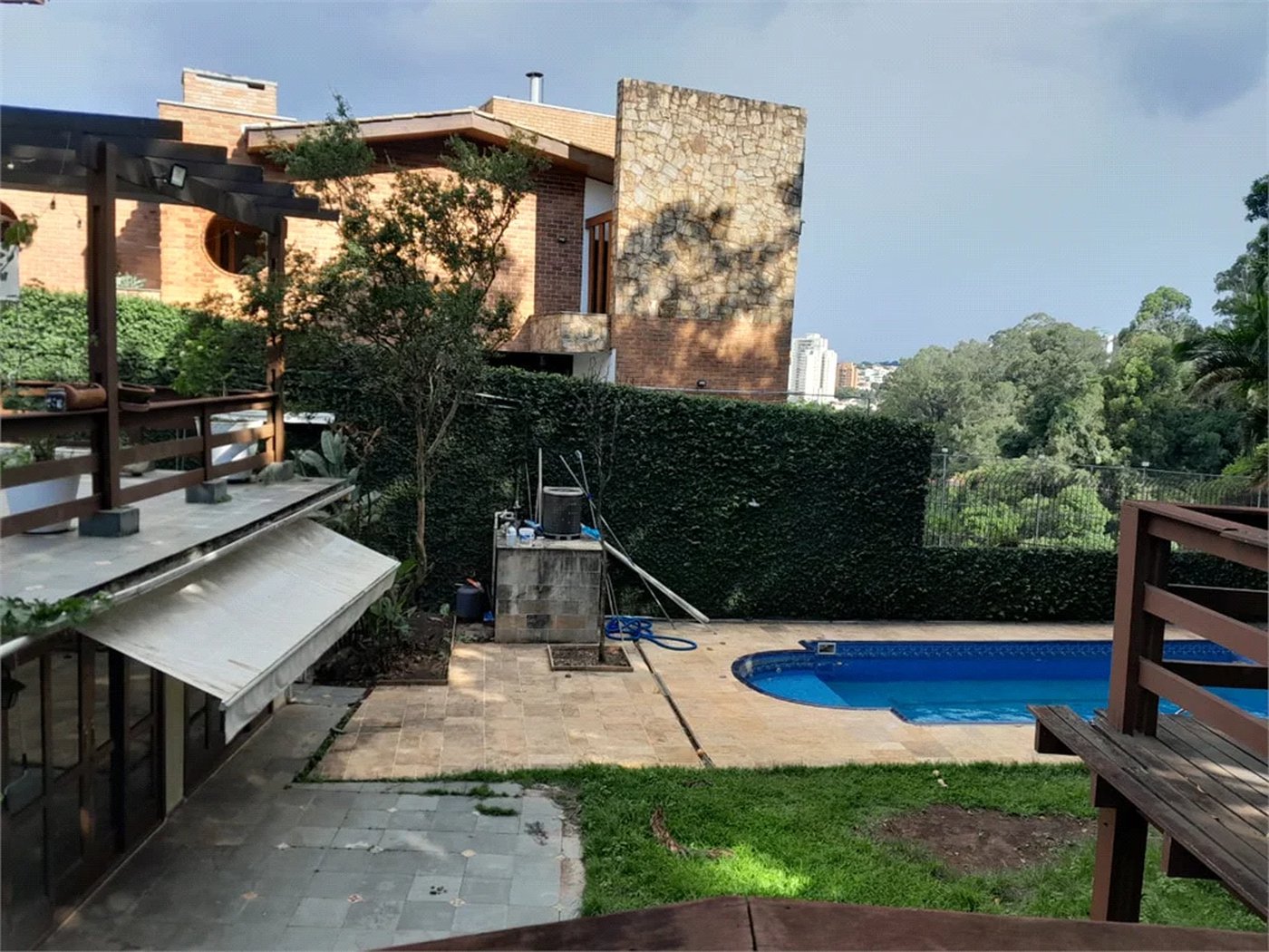 Sobrado à venda com 6 quartos, sendo 3 suítes,  em Rolinópolis, São Paulo, SP