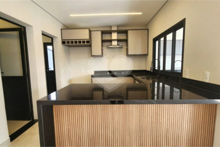 Casa à venda com 3 suítes no condomínio Vita Verdi, Valinhos - SP