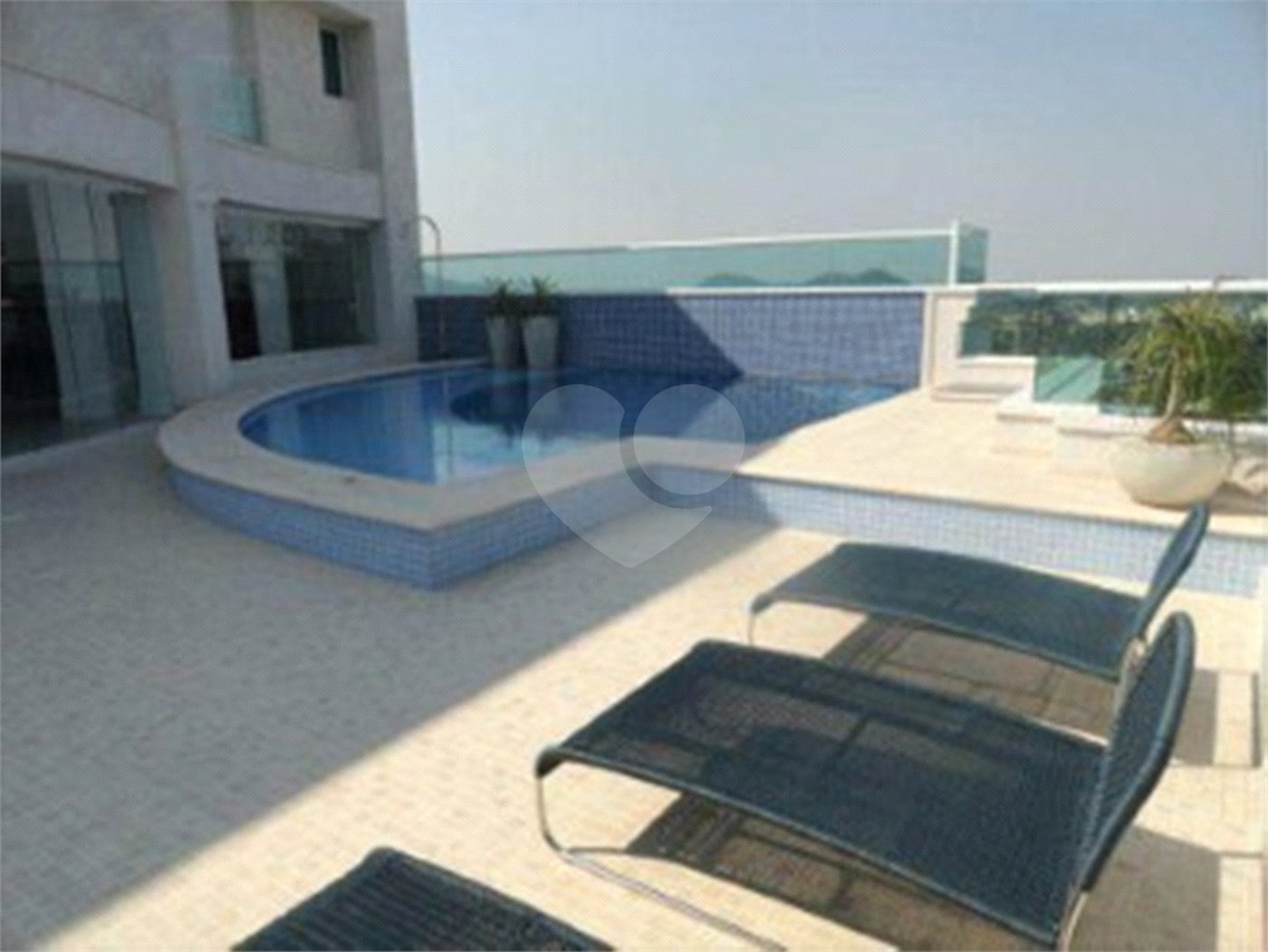 Apartamento à venda com 3 suítes em Jardim Virgínia, Guarujá, SP