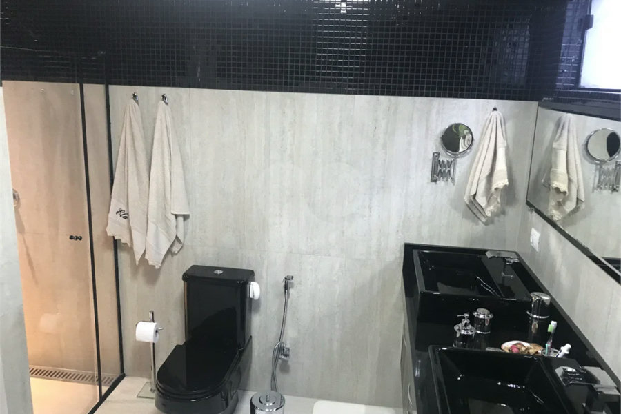 Sobrado à venda com 3 quartos, sendo 1 suíte, em Alto da Boa Vista, São Paulo, SP