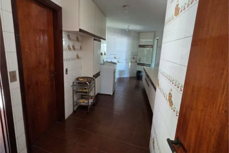 Casa à venda com 4 quartos, sendo 2 suítes, em Cidade São Francisco, São Paulo, SP