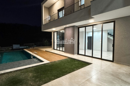 Casa à venda com 3 quartos, sendo 3 suítes, no Condomínio Quintas da Boa Vista, Atibaia - SP
