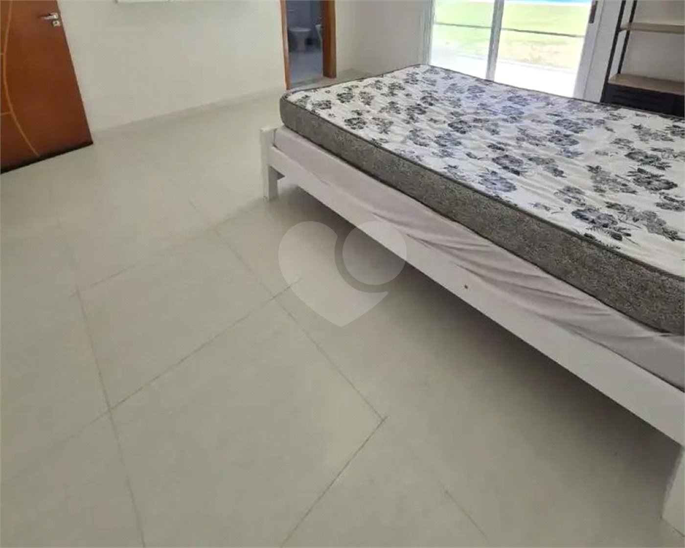 Casa à venda com 3 suítes no condomínio Chácaras Arumã, Sarapuí - SP