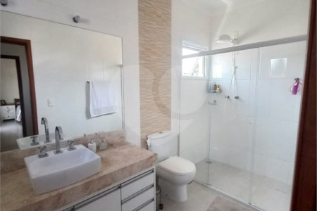 Casa à venda com 3 quartos, sendo 1 suíte, no condomínio São Domingos, Valinhos - SP