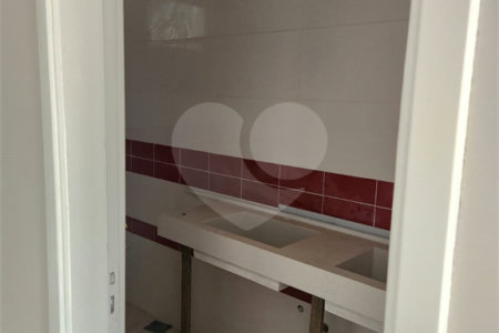 Casa à venda com 3 quartos, sendo 2 suítes, no condomínio Sollares, Araraquara - SP