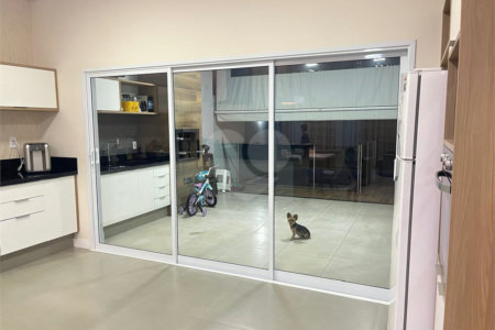 Casa à venda com 3 quartos, sendo 1 suíte, no condomínio Residencial Golden Ville, Itapetininga - SP