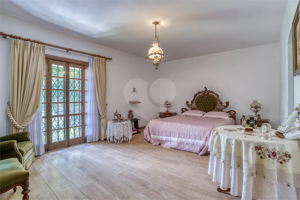 Casa Térrea à venda com 4 suítes em Jardim Cordeiro, São Paulo, SP