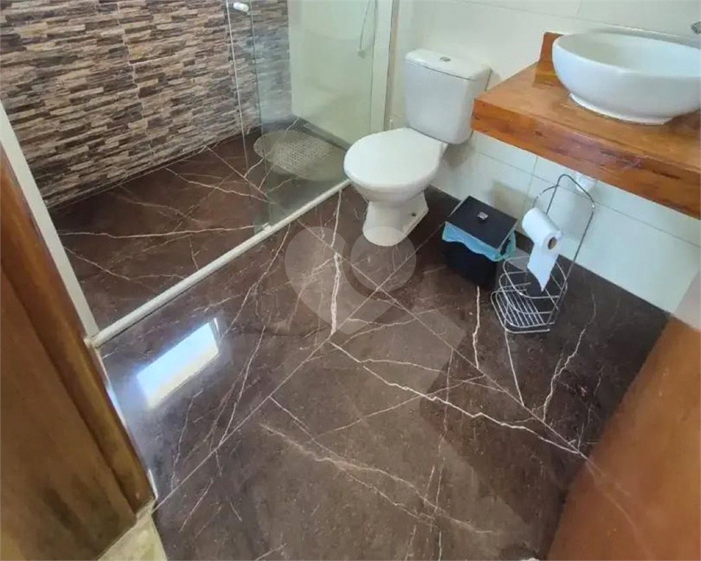 Casa à venda com 3 suítes no condomínio Chácaras Arumã, Sarapuí - SP