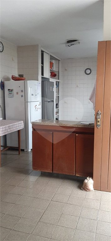 Sobrado à venda com 8 quartos em Jardim São Luís, São Paulo, SP