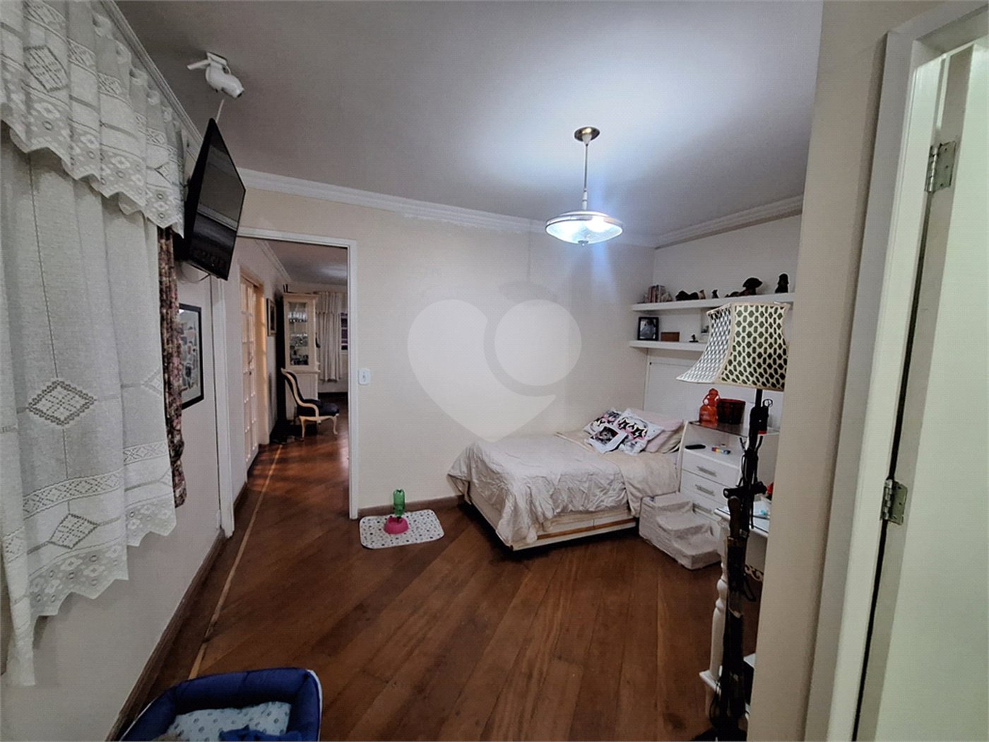 Casa à venda com 5 quartos, sendo 3 suítes,  no condomínio Vila Panamericana, São Paulo - SP