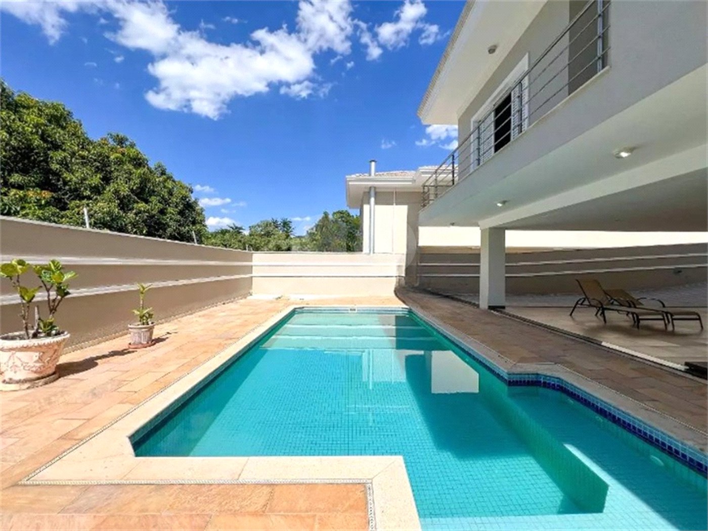 Casa à venda com 3 suítes no condomínio Portal do Lago, Valinhos - SP