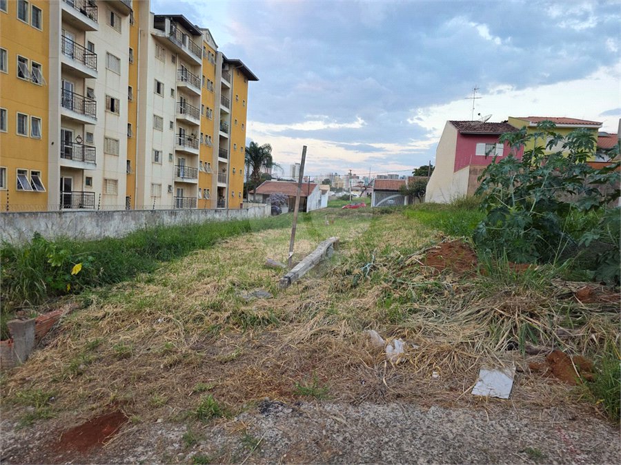 Terreno no Jd. Gibertoni, próximo ao SESC e ao Shopping