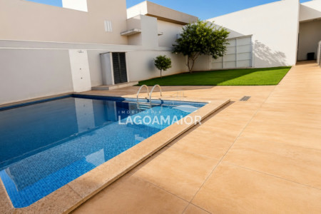 Casa à venda com 3 quartos, sendo 3 suítes, no condomínio Residencial Costa Leste, Três Lagoas - MS