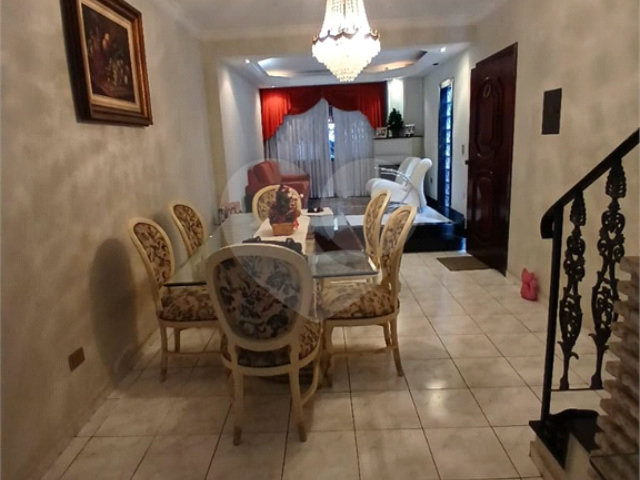 Sobrado à venda com 4 quartos, sendo 2 suítes,  em Vila Constança, São Paulo, SP