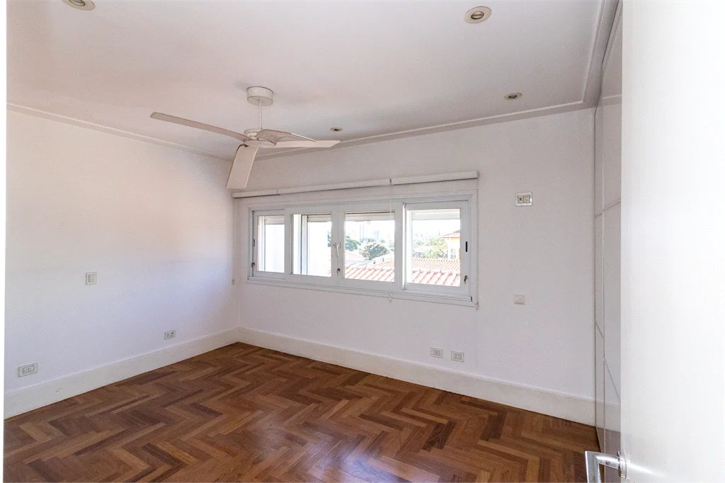 Sobrado à venda com 6 quartos, sendo 4 suítes, em Alto da Lapa, São Paulo, SP