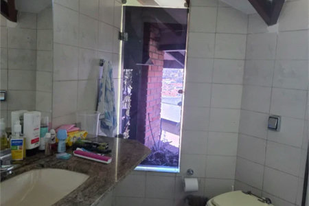 Casa à venda com 4 quartos, sendo 2 suítes, em Cidade São Francisco, São Paulo, SP