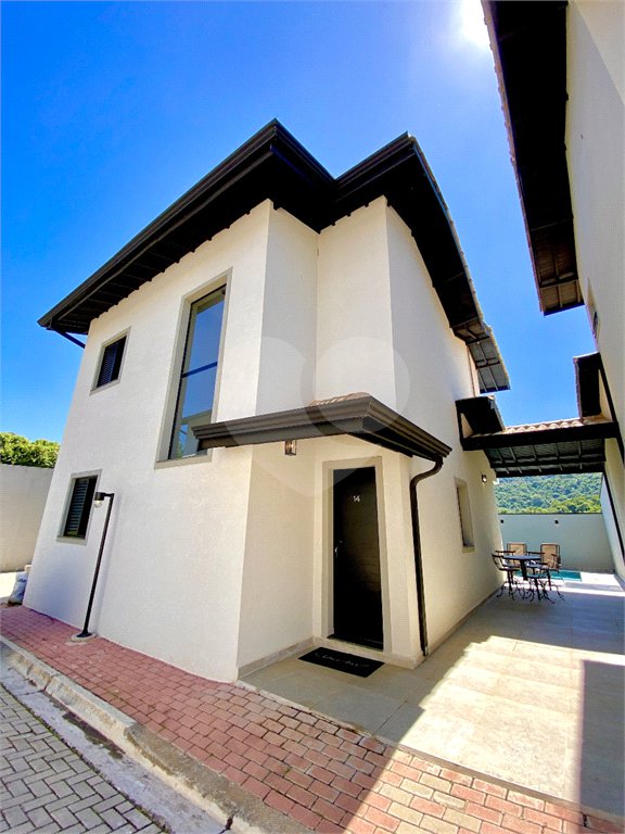 Casa à venda com 3 quartos, sendo 2 suítes, no condomínio Residencial Marchant Buarque, Atibaia - SP