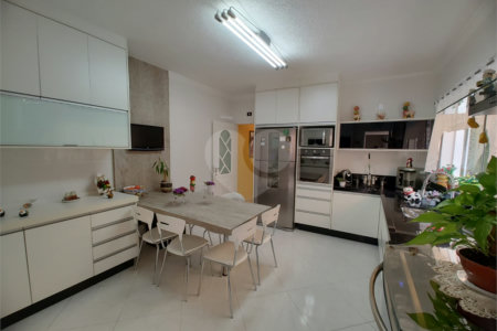Sobrado à venda com 3 quartos, sendo 1 suíte, em Jardim Pinheiros, São Paulo, SP