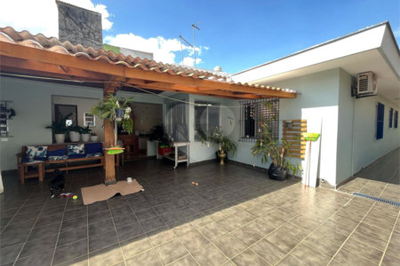 Casa à venda com 3 quartos, sendo 1 suíte,  em Jardim Casablanca, São Paulo, SP