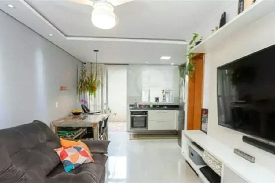 Casa à venda com 3 quartos, sendo 2 suítes, no condomínio Residencial Erika, São Paulo - SP