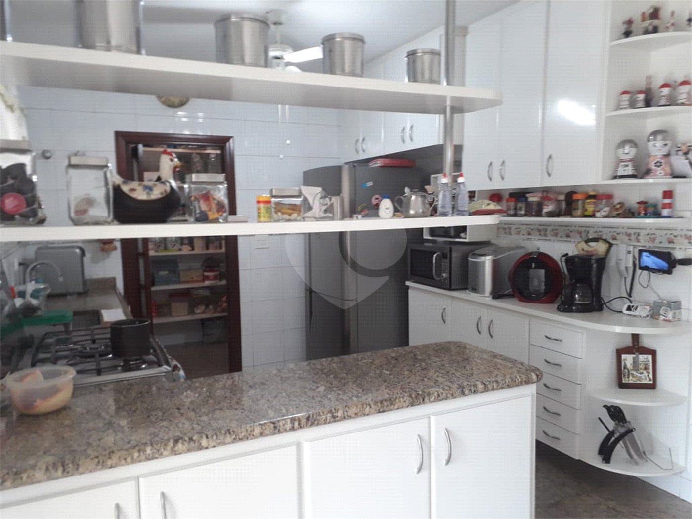 Sobrado à venda com 6 quartos, sendo 5 suítes, em Tremembé, São Paulo, SP