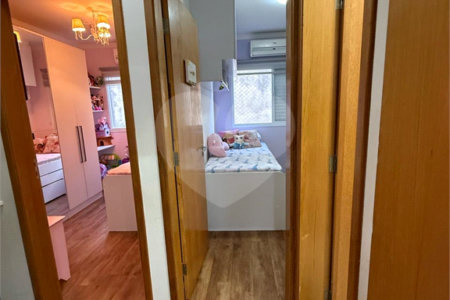 Casa à venda com 3 quartos, sendo 1 suíte, no condomínio Praça Leão, São Paulo - SP