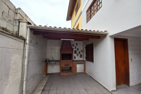 Sobrado à venda com 4 quartos, sendo 3 suítes,  em Cidade São Francisco, São Paulo, SP